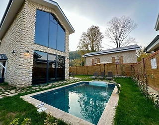 Sapanca Yanık'ta Aile Konaklamasına Uygun, Özel Havuzlu, 3+1 Villa - 1