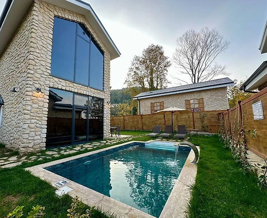 Sapanca Yanık'ta Aile Konaklamasına Uygun, Özel Havuzlu, 3+1 Villa - 1