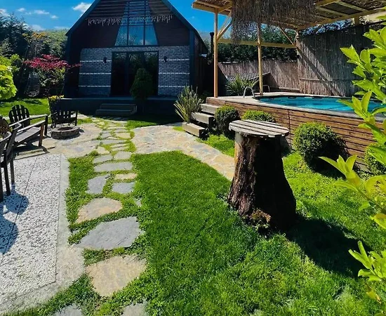 Sapanca Yanık'ta Ailelere Uygun, Isıtmalı Havuzlu, Kiralık Bungalov - 1