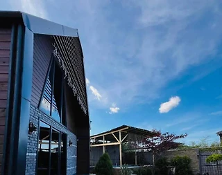 Sapanca Yanık'ta Ailelere Uygun, Isıtmalı Havuzlu, Şık Bungalov - 2