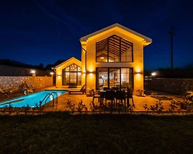 Sapanca Yanık'ta Doğanın Kalbinde, Isıtmalı Özel Havuzlu, Kiralık Bungalov - 2