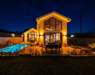 Sapanca Yanık'ta Doğanın Kalbinde, Isıtmalı Özel Havuzlu, Şık Bungalov - 2