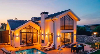 Bungalow with Private Heated Pool in the Lap of Nature in Yanik