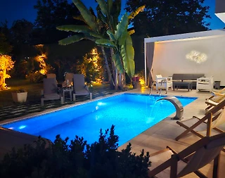 Sapanca Yanık'ta Geniş Bahçeli, Isıtmalı Özel Havuzlu, Lüks Villa - 2