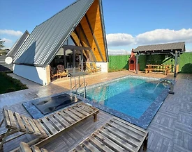 Sapanca Yanık'ta Geniş Bahçeli, Özel Havuzlu, Jakuzili Bungalov - 2