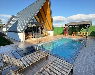 Sapanca Yanık'ta Geniş Bahçeli, Özel Havuzlu, Jakuzili Bungalov - 2