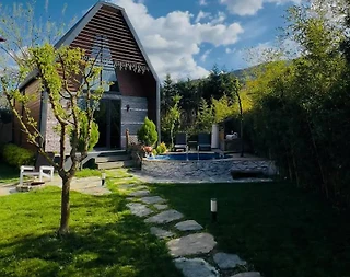Sapanca Yanık'ta Merkezi Konumda, Isıtmalı Havuzlu, Modern Bungalov - 2