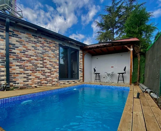 Sapanca Yanık'ta Minimalist Tasarımlı, Özel Havuzlu, 1+0 Villa - 1