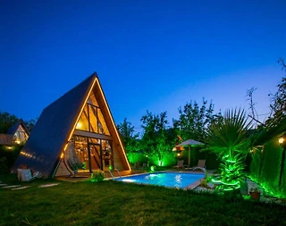 Sapanca Yanık'ta Sakin Konumda, Isıtmalı Havuzlu, Modern Bungalov - 1