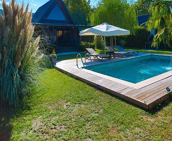 Sapanca Yanık'ta Tesis İçerisinde, Isıtmalı Havuzlu, Lüks Bungalov - 1