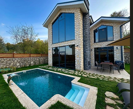 Sapanca Yanık'ta Tesis İçerisinde, Özel Havuzlu, Saunalı Villa - 1