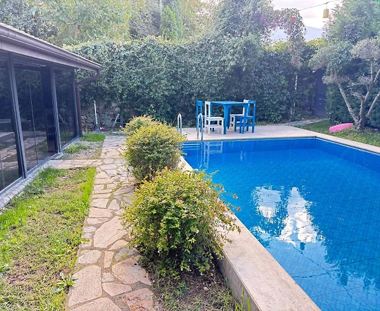 Sapanca Yanık'ta Yemyeşil Bahçeli, Özel Havuzlu, 2+1 Kiralık Villa - 1