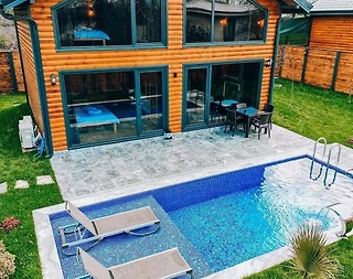 Sapanca'da Çekirdek Ailelere Uygun, Isıtmalı Havuzlu, Şık Bungalov - 1