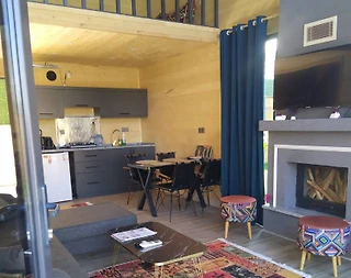 Sapanca'da Çekirdek Ailelere Uygun, Isıtmalı Havuzlu, Şık Bungalov - 3