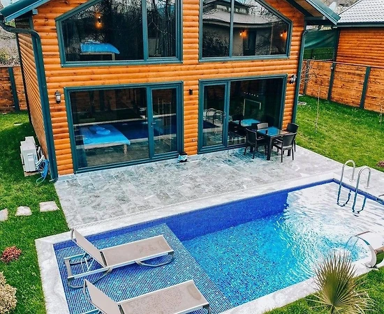 Sapanca Yeni'de Merkezi Konumda, Isıtmalı Havuzlu, Kiralık Bungalov - 1