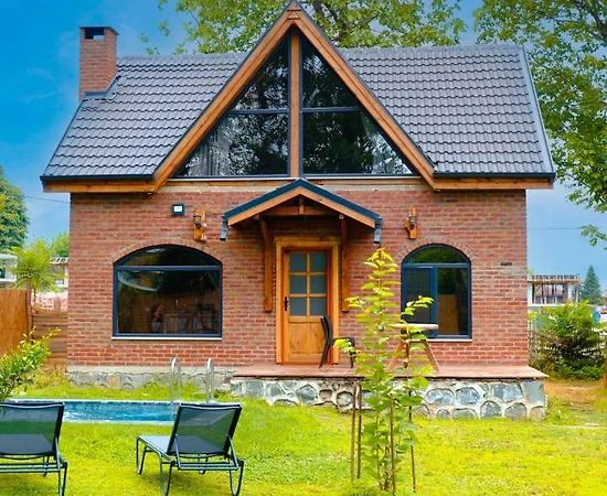 Rüstempaşa'da Balayı Çiftlerine Uygun, Özel Havuzlu, Ferah Taş Ev - 1