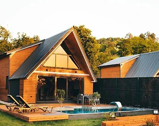 Sapanca Kuruçeşme'de Huzurlu Konumda, Özel Havuzlu, Şık Bungalov - 1