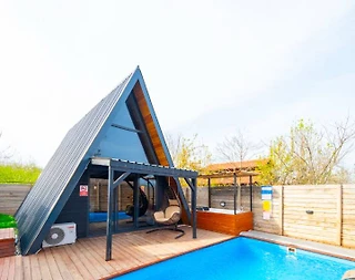 Sapanca Şükriye'de Doğa İle İç İçe, Isıtmalı Havuzlu, Modern Bungalov - 1