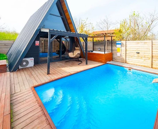 Sapanca Şükriye'de Doğa İle İç İçe, Isıtmalı Havuzlu, Modern Bungalov - 1