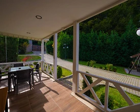 Sapanca Kırkpınar'da Tesis İçerisinde, Ortak Havuzlu, Modern Bungalov - 2