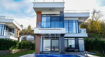Stylish Villa with Lake View, Heated Private Pool in Sapanca Kuruçeşme