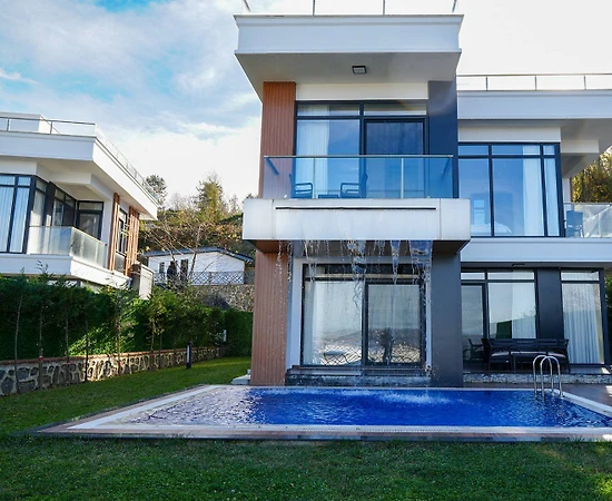 Sapanca Kuruçeşme'de Göl Manzaralı, Isıtmalı Özel Havuzlu, Kiralık Villa - 1