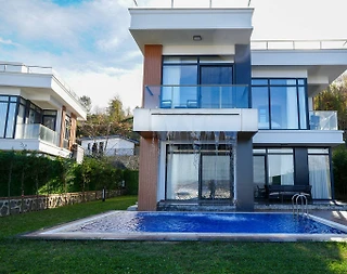 Sapanca Kuruçeşme'de Göl Manzaralı, Isıtmalı Özel Havuzlu, Kiralık Villa - 1