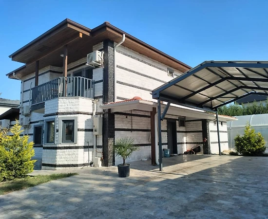 Sapanca'da Kalabalık Aileler İçin Uygun, Kapalı Havuzlu, Modern Villa - 1