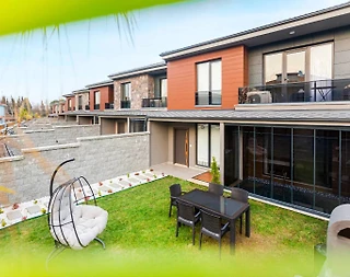 Sapanca'da Geniş Ailelere Uygun, Isıtmalı Havuzlu, Merkezi Villa - 3