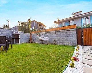 Sapanca'da Geniş Ailelere Uygun, Isıtmalı Havuzlu, Merkezi Villa - 4