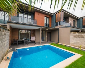 Sapanca'da Geniş Ailelere Uygun, Isıtmalı Havuzlu, Merkezi Villa - 3