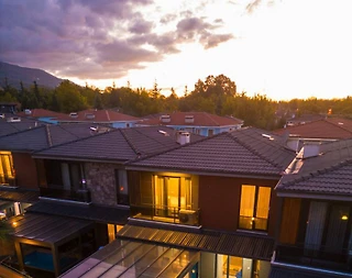 Sapanca'da Geniş Ailelere Uygun, Isıtmalı Havuzlu, Merkezi Villa - 2