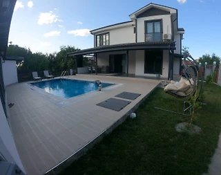 Sapanca Kurtköy'de Huzurlu Konumda, Özel Havuzlu, Ferah Villa - 1