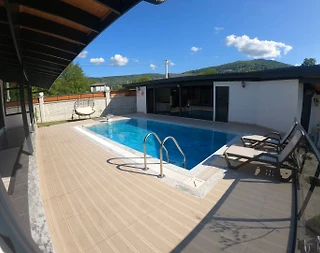 Sapanca Kurtköy'de Huzurlu Konumda, Özel Havuzlu, Ferah Villa - 2