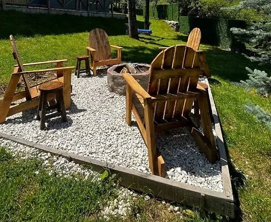 Sapanca'da Geniş Bahçeli, Isıtmalı Havuzlu, Kiralık Müstakil Villa - 1