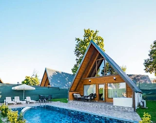 Sapanca Çayiçi'nde Sakin Konumda, Isıtmalı Havuzlu, Kiralık Bungalov - 2