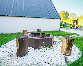 Sapanca Çayiçi'nde Yemyeşil Bahçeli, Isıtmalı Havuzlu, Şık Bungalov - 3