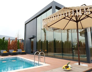 Sapanca'da Göle Sıfır, Isıtmalı Özel Havuzlu, Modern Tiny House - 1