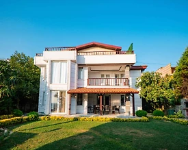 Sapanca Göl'de Sakin Konumda, Isıtmalı Havuzlu, Şık Villa - 3