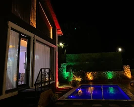 Sapanca'da Göl Manzaralı Ailelere Uygun, Isıtmalı Havuzlu, Geniş Villa - 2