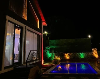 Sapanca'da Göl Manzaralı Ailelere Uygun, Isıtmalı Havuzlu, Geniş Villa - 2