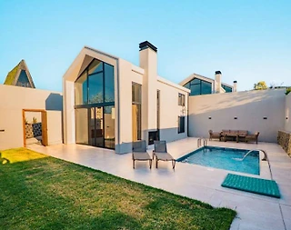 Sapanca Ünlüce'de Huzurlu Doğada, Isıtmalı Özel Havuzlu, Lüks Villa - 1