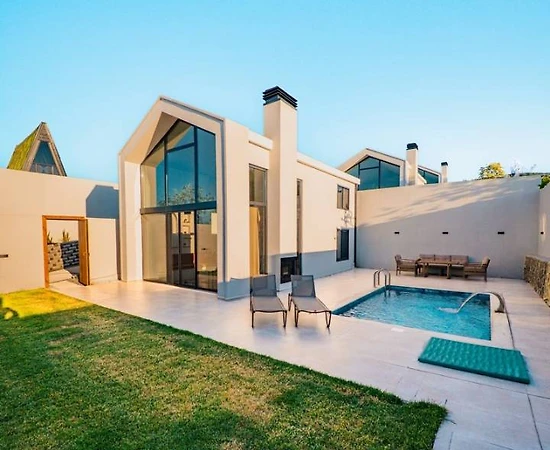 Sapanca Ünlüce'de Huzurlu Doğada, Isıtmalı Özel Havuzlu, Lüks Villa - 1