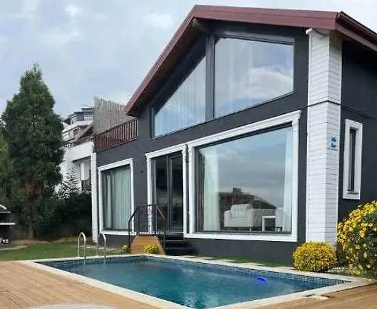 Sapanca'da Göl'de Enfes Manzaralı, Isıtmalı Havuzlu, Balayı Villası - 1