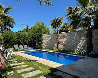 Sapanca Kırkpınar'da Merkezi Konumda, Isıtmalı Havuzlu, Şık Villa - 2