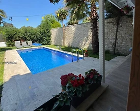 Sapanca Kırkpınar'da Merkezi Konumda, Isıtmalı Havuzlu, Kiralık Villa - 3