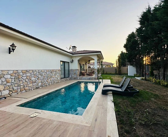 Sapanca Kırkpınar'da Geniş Ailelere Uygun, Özel Havuzlu, Lüks Villa - 1