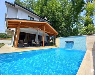 Sapanca Kırkpınar'da Merkezi Konumda, Isıtmalı Havuzlu, Modern Villa - 3