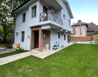 Sapanca Kırkpınar'da Merkezi Konumda, Isıtmalı Havuzlu, Modern Villa - 1