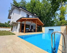 Sapanca Kırkpınar'da Merkezi Konumda, Isıtmalı Havuzlu, Modern Villa - 2